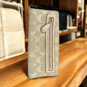 Coach Cream Wallet Classic Design